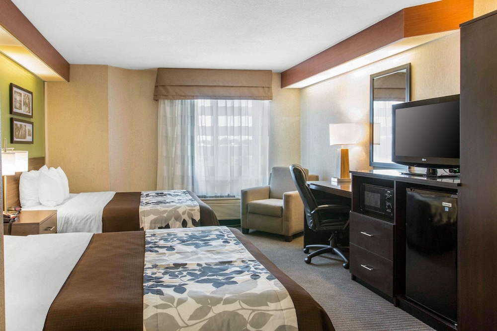 Sleep Inn & Suites Oregon OH 25/32