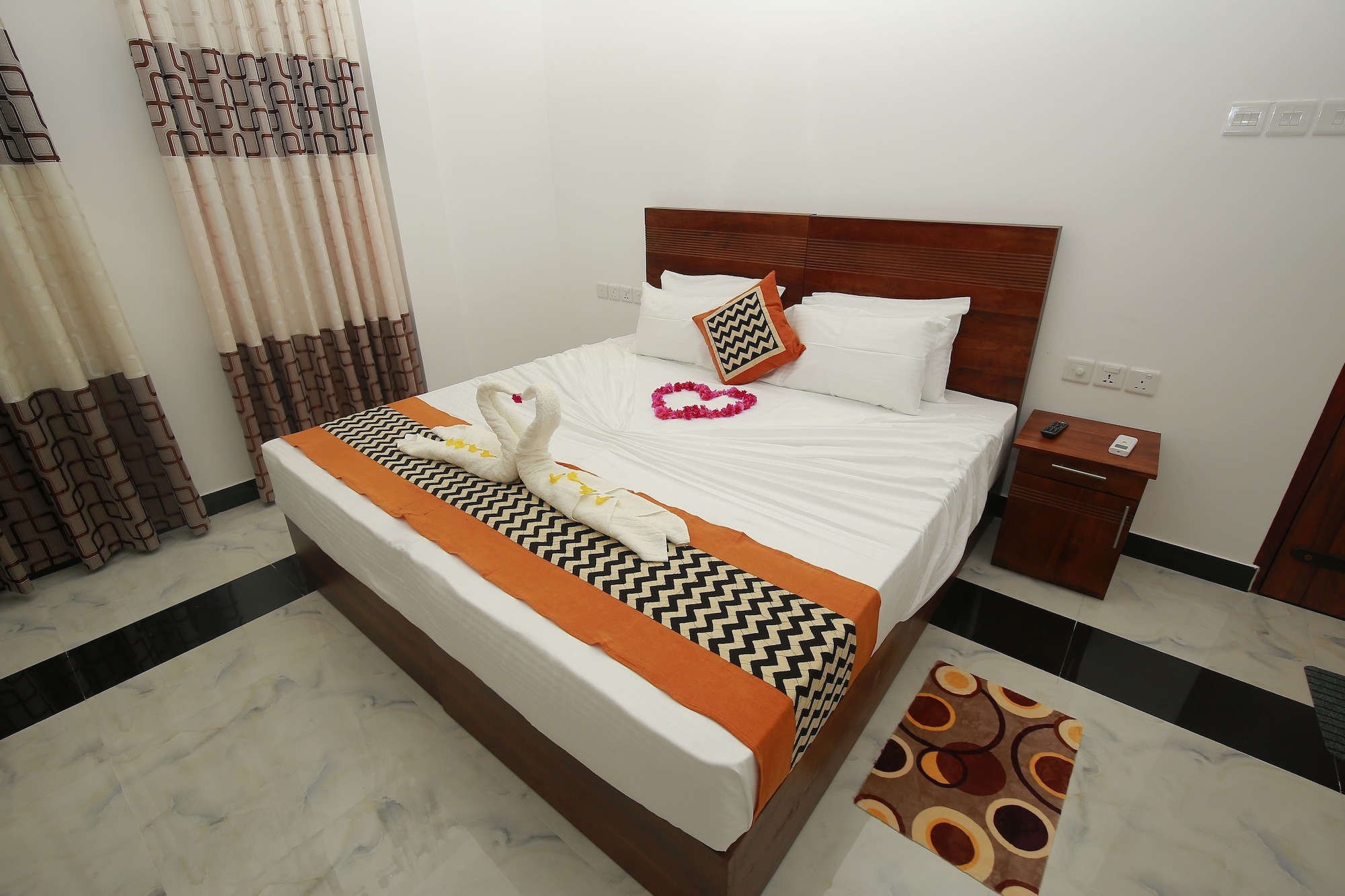 DELUXE, DOUBLE BED