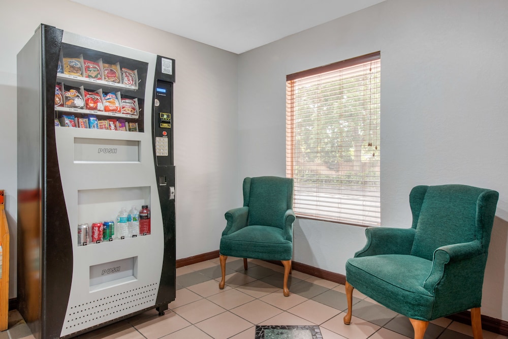 Quality Inn Sarasota North Near Lido Key Beach 22/30