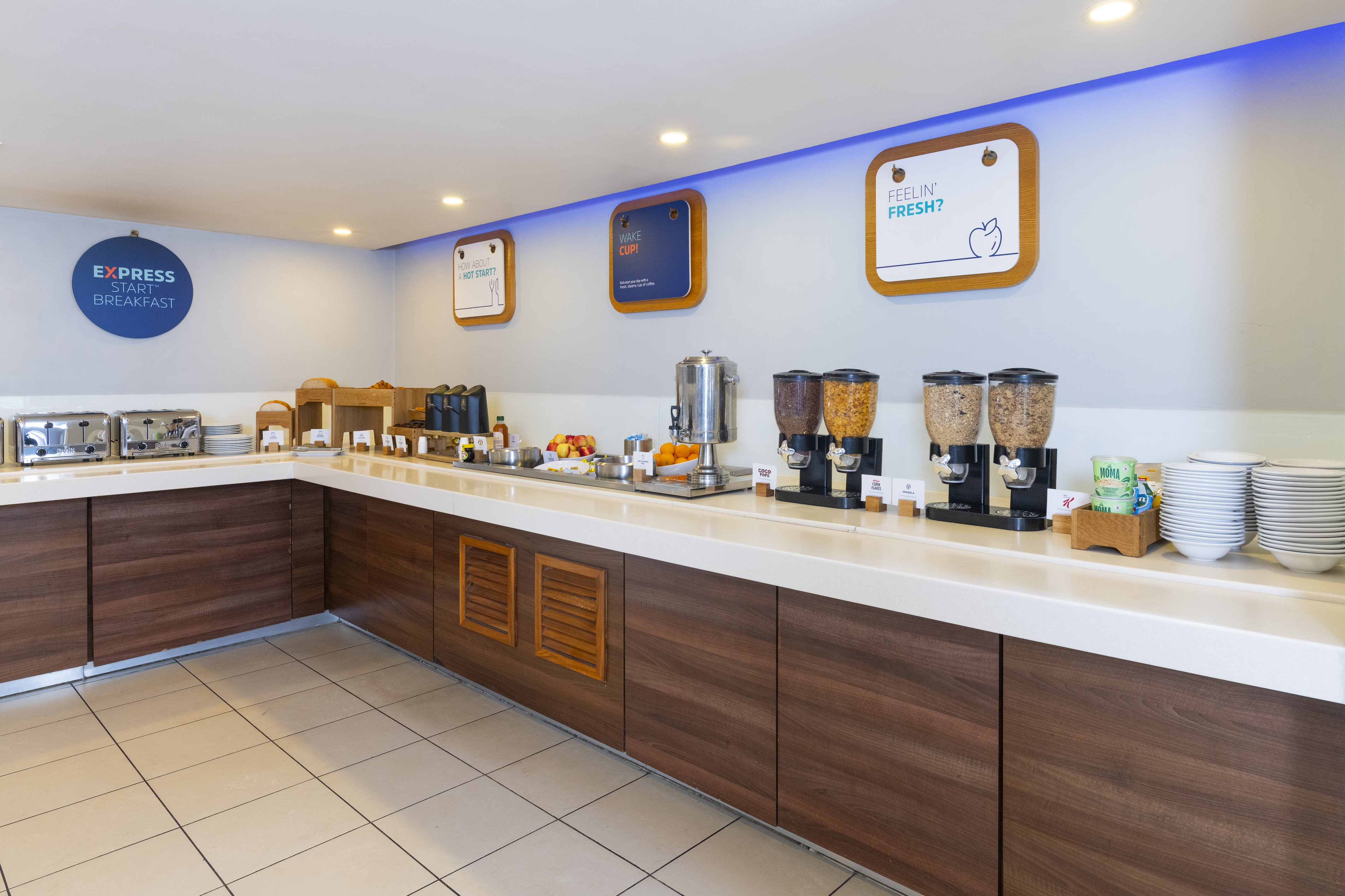 Holiday Inn Express Warwick Stratford Upon Avon 7/34