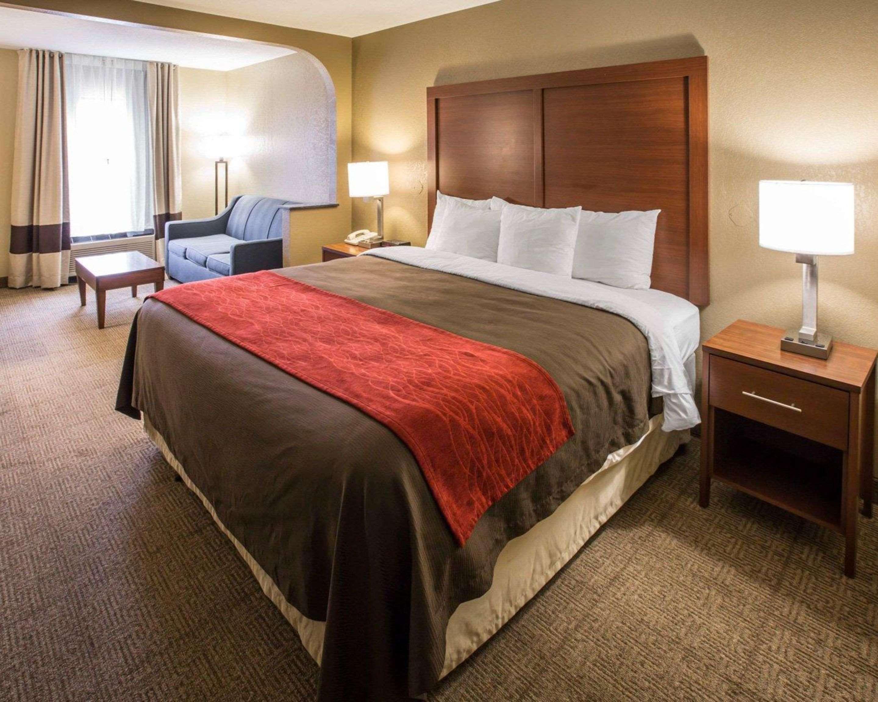 UPGRADE, BUSINESS, SUITE, KING BED