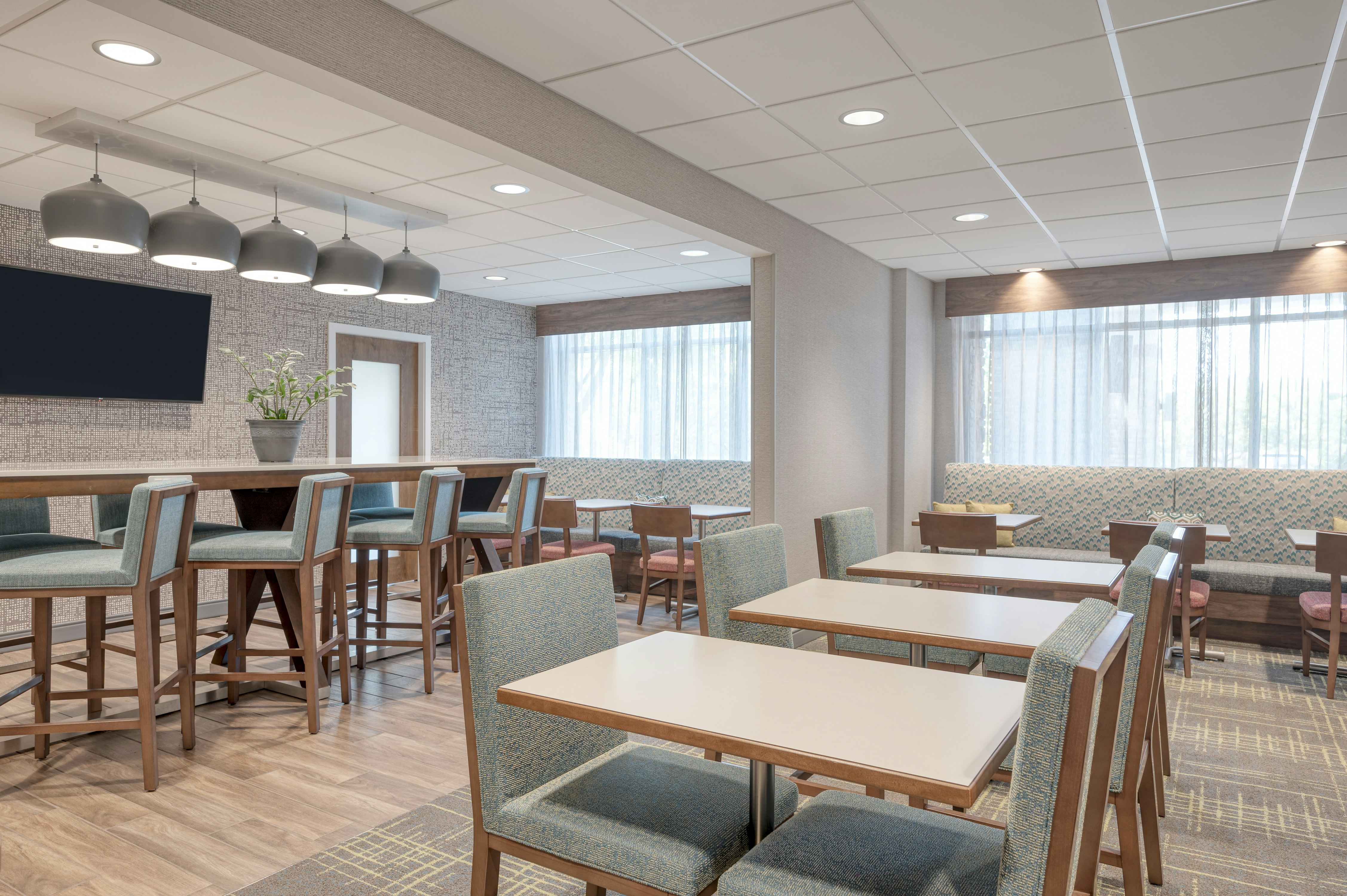 Hampton Inn Cleveland Airport - Tiedeman Road 8/12