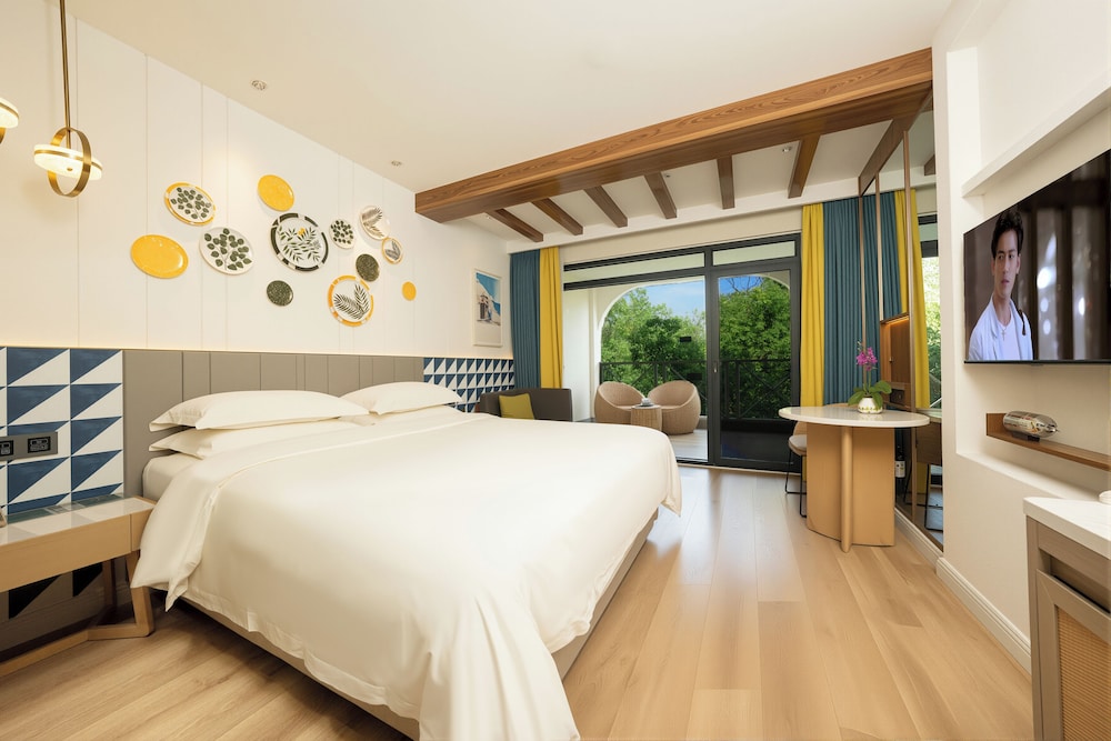 Room, Queen Bed, Riverside, Balcony