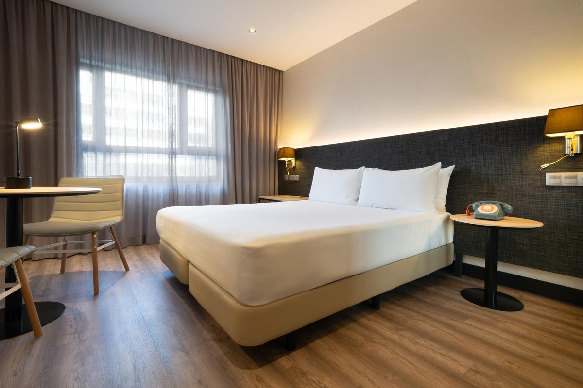 Room, Single