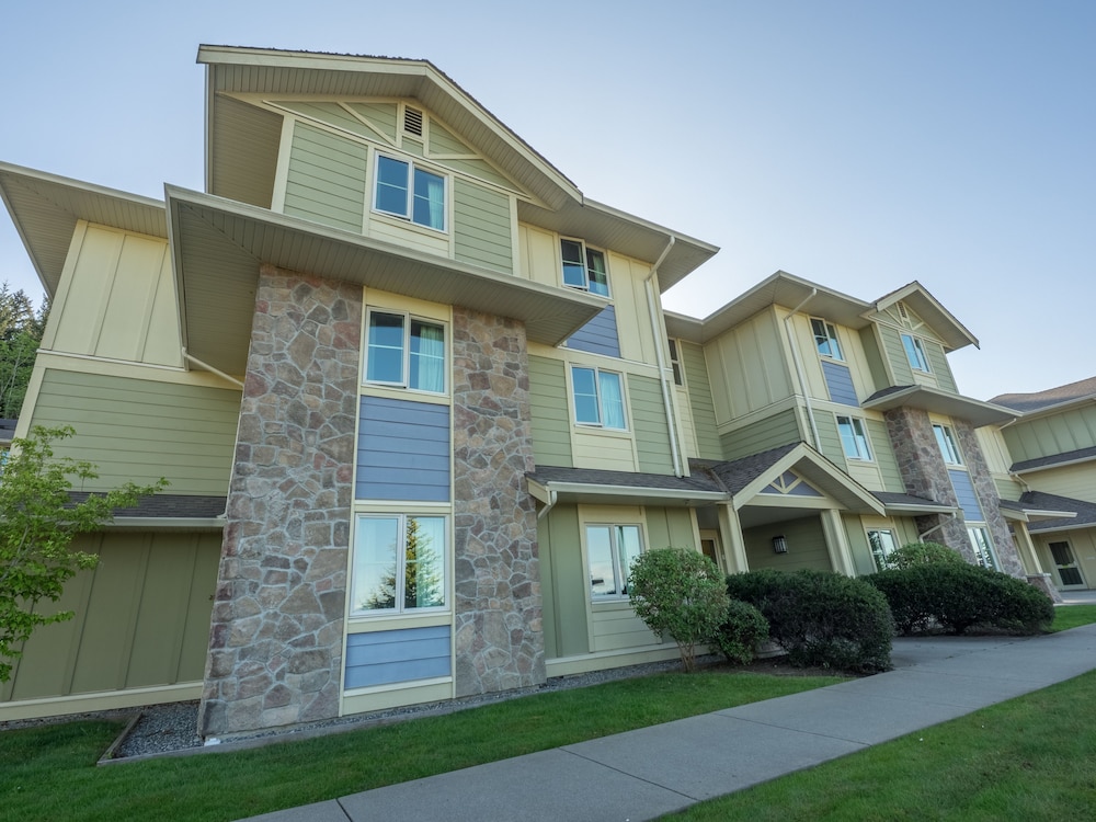 Vancouver Island University Residences 4/39