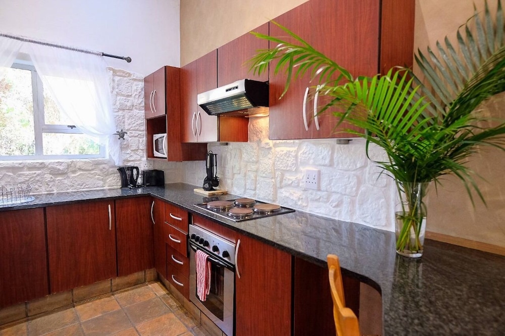 Ingwenya Lodge 3/50