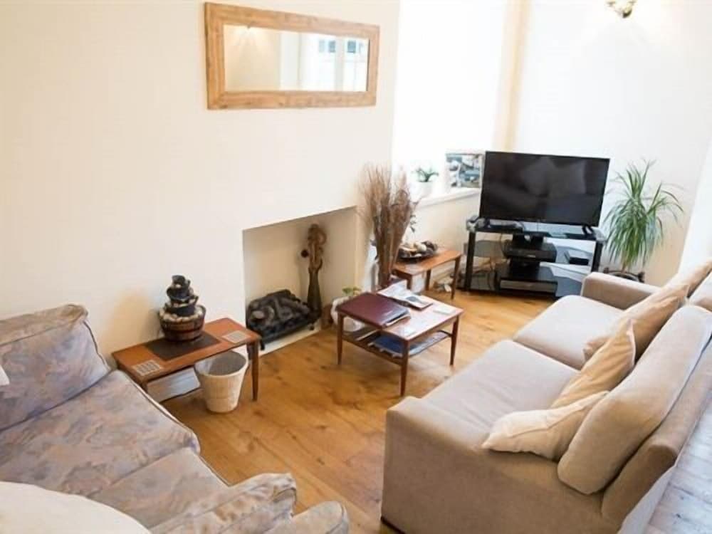 Llwyn Onn Guest House 8/13
