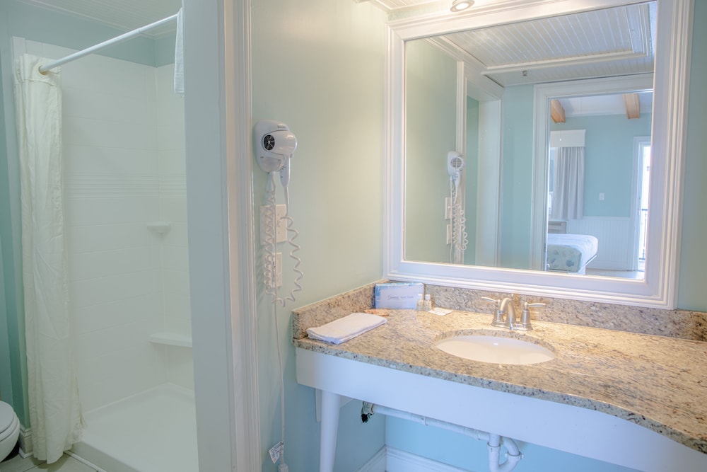 Sea And Breeze Hotel And Condo 30/49