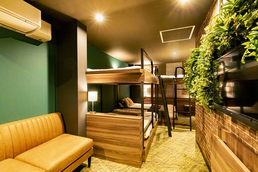 Under Railway Hotel Akihabara 40/50