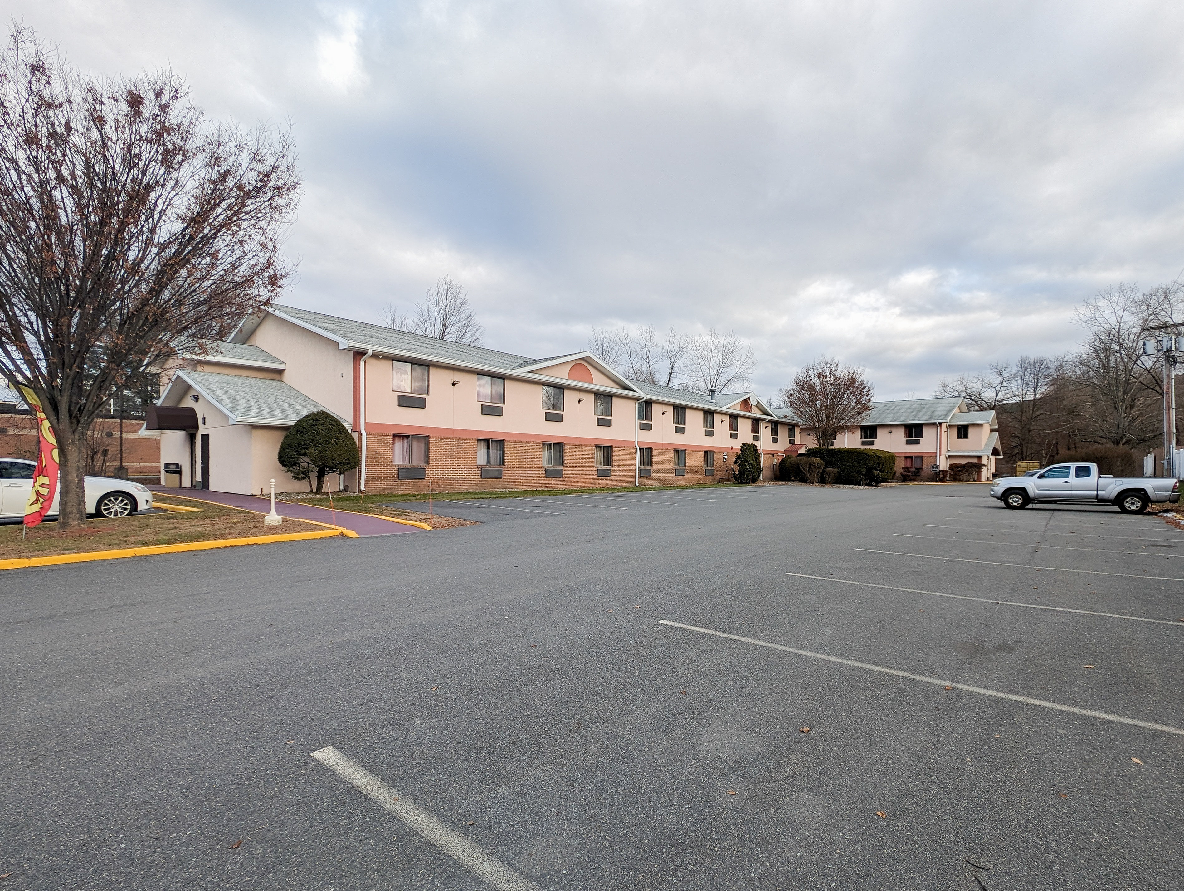 Super 8 By Wyndham Brattleboro 23/29
