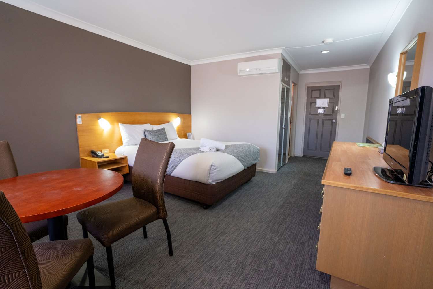 Executive, Queen Bed