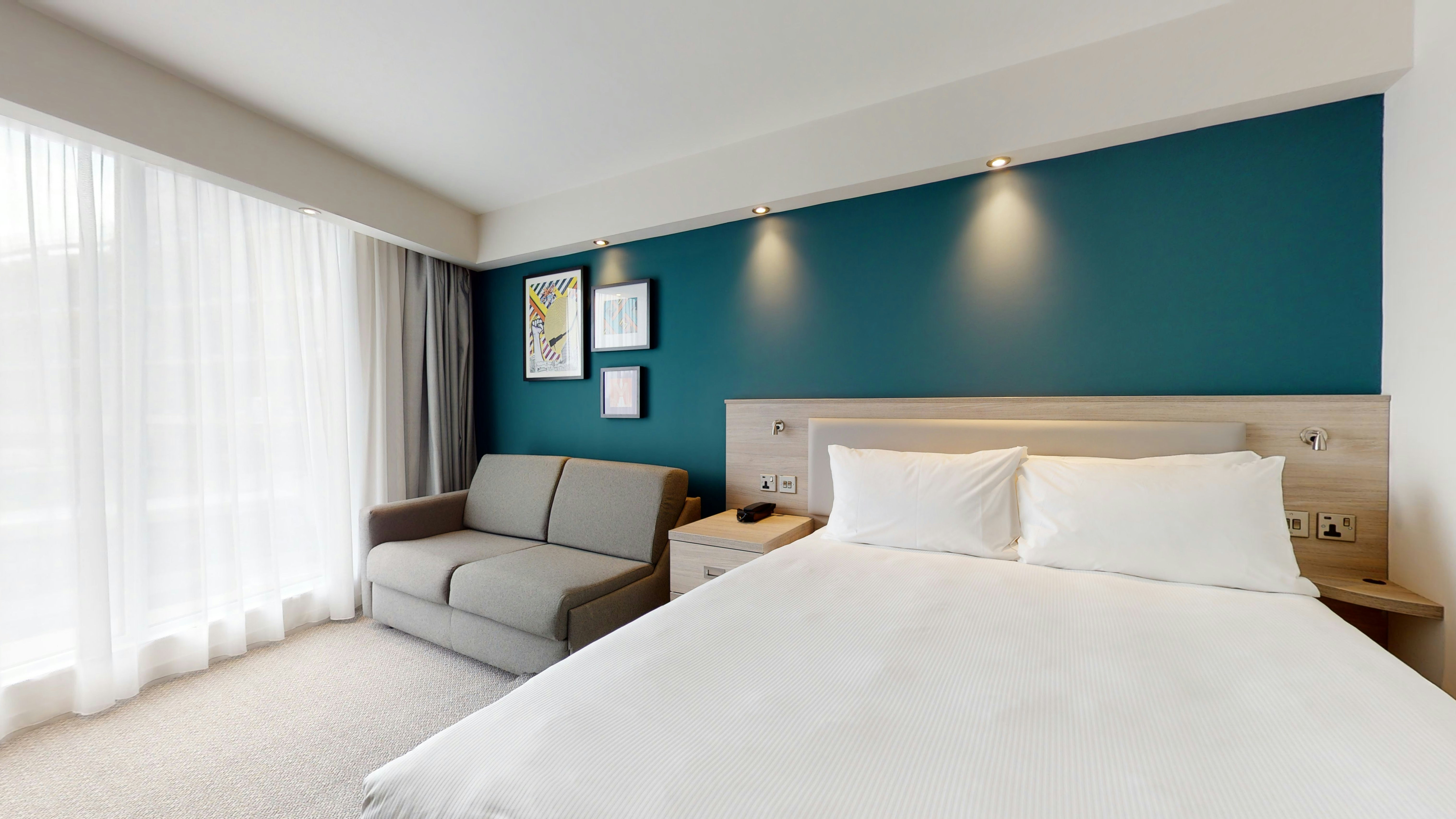 ROOM, QUEEN BED, SOFA
