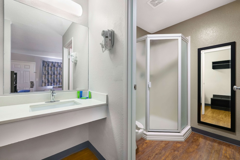 Motel6 Kirkland, WA - North Kirkland 56/58