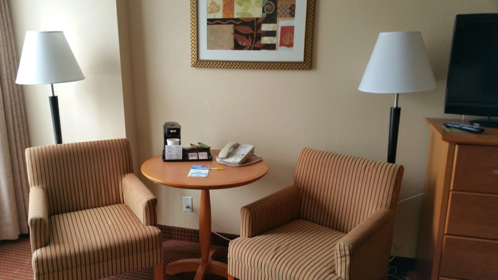 Days Inn by Wyndham Edmonton Downtown 31/38