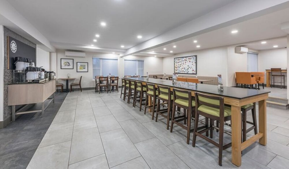 Holiday Inn Express Charlottetown 49/61