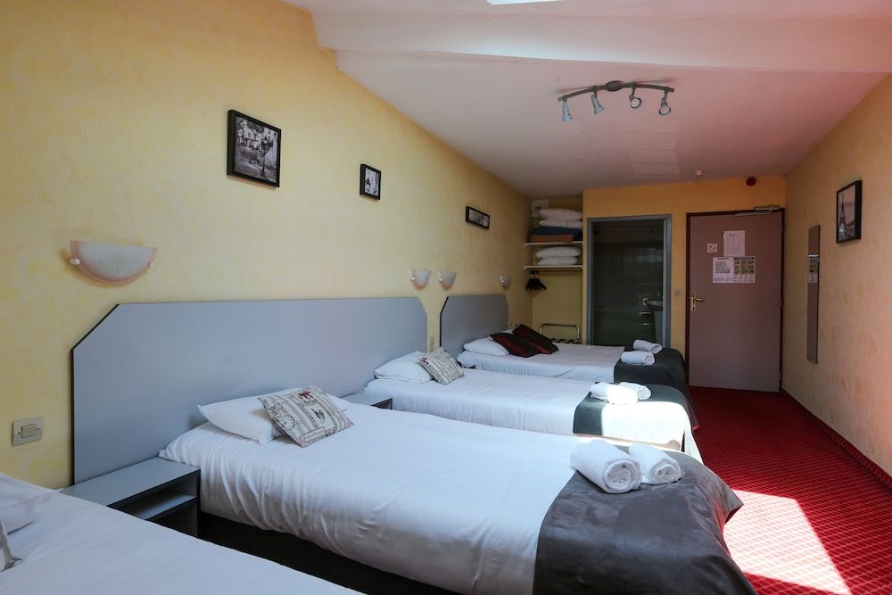 Brit Hotel Bleu Nuit 17/50