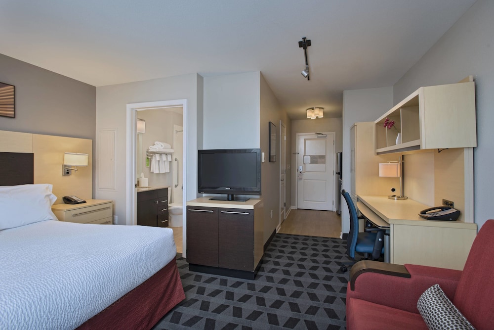 TownePlace Suites Fayetteville Cross Creek 12/35