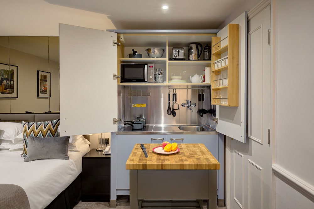 COLLINGHAM SERVICED APARTMENTS 40/56