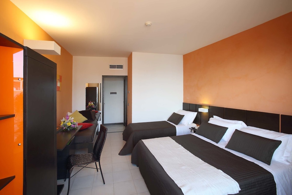 ROOM, TRIPLE, SEA VIEW, BALCONY
