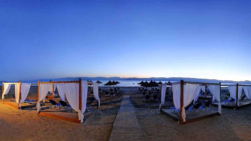 Island Beach Resort And Annex Adults Only 74/81