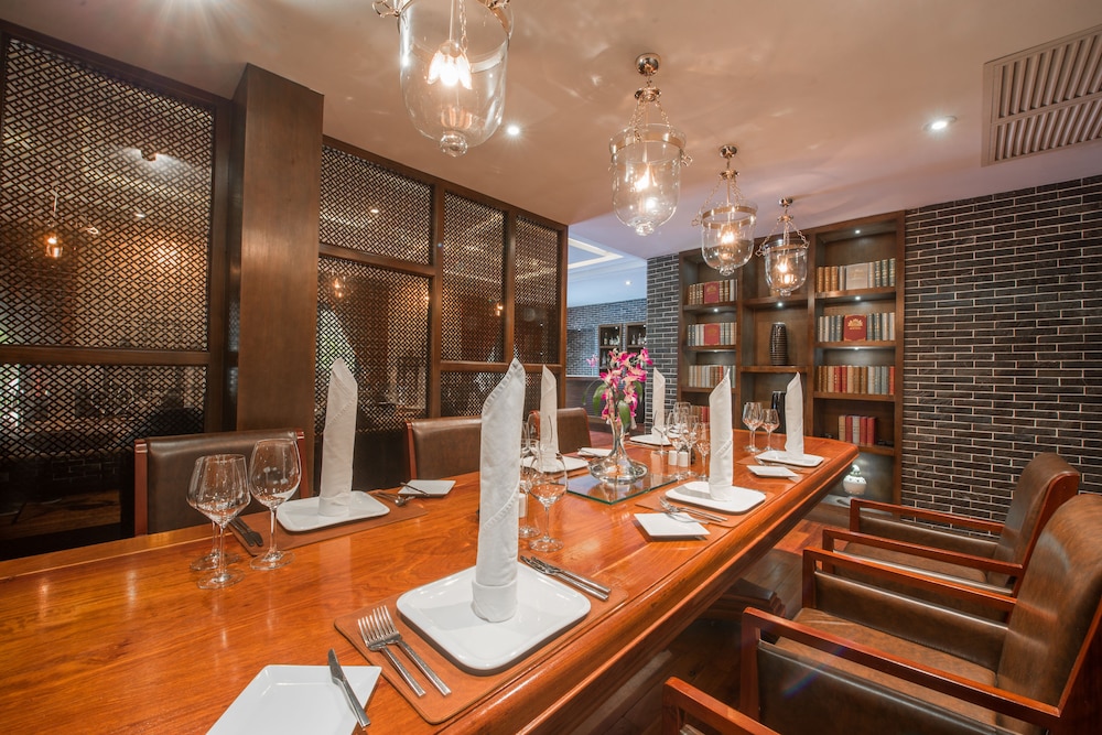 THE PRIVILEGE FLOOR BY LOTUS BLANC 38/40