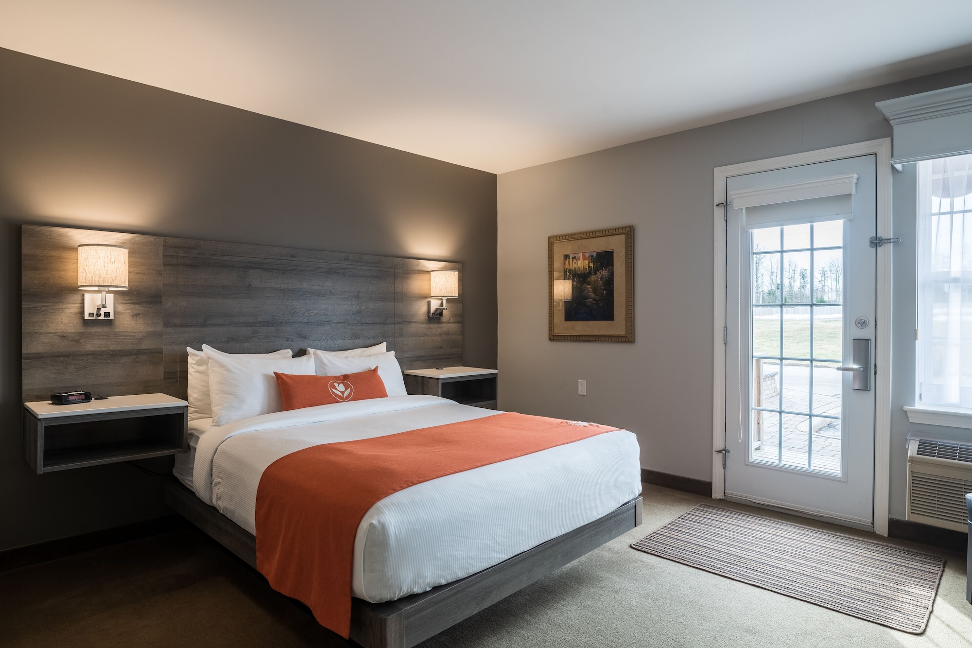 Drive Up, Queen Bed