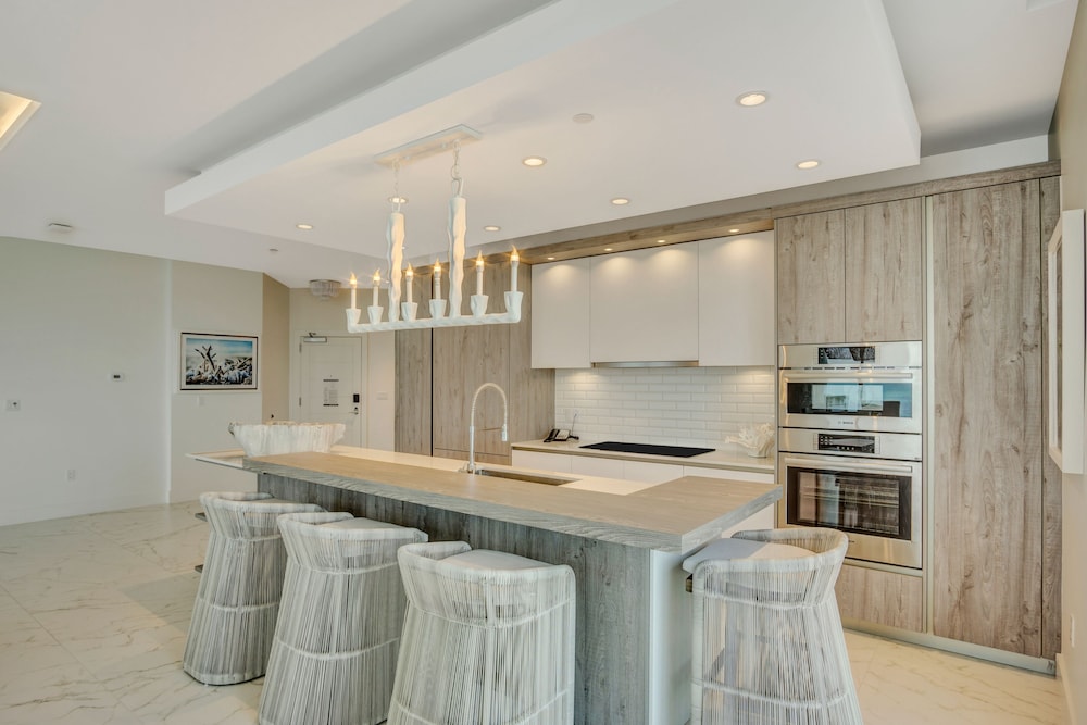 Daytona Grande Oceanfront Resort 34/50