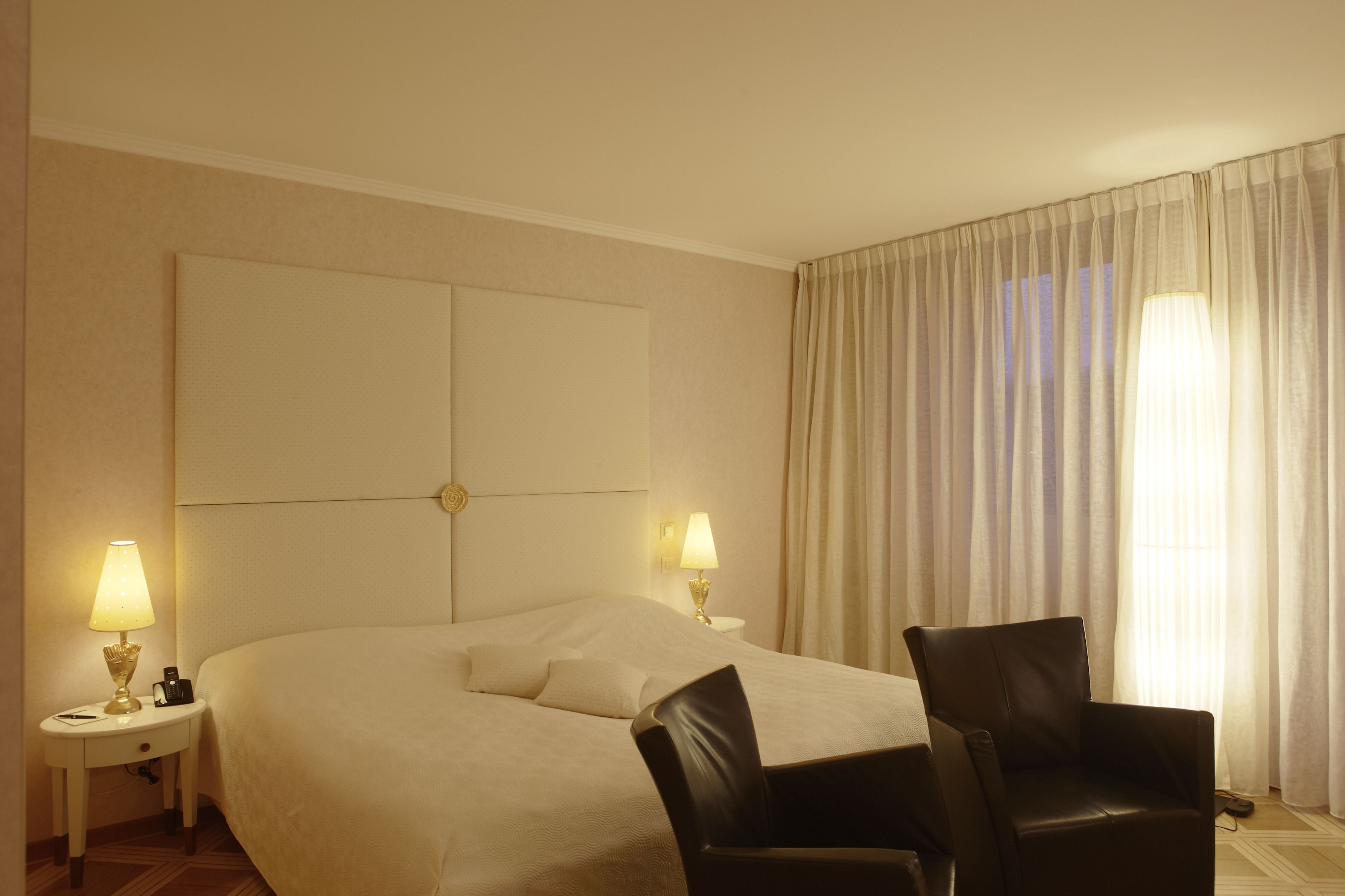 Room, Queen Bed, Old Town View