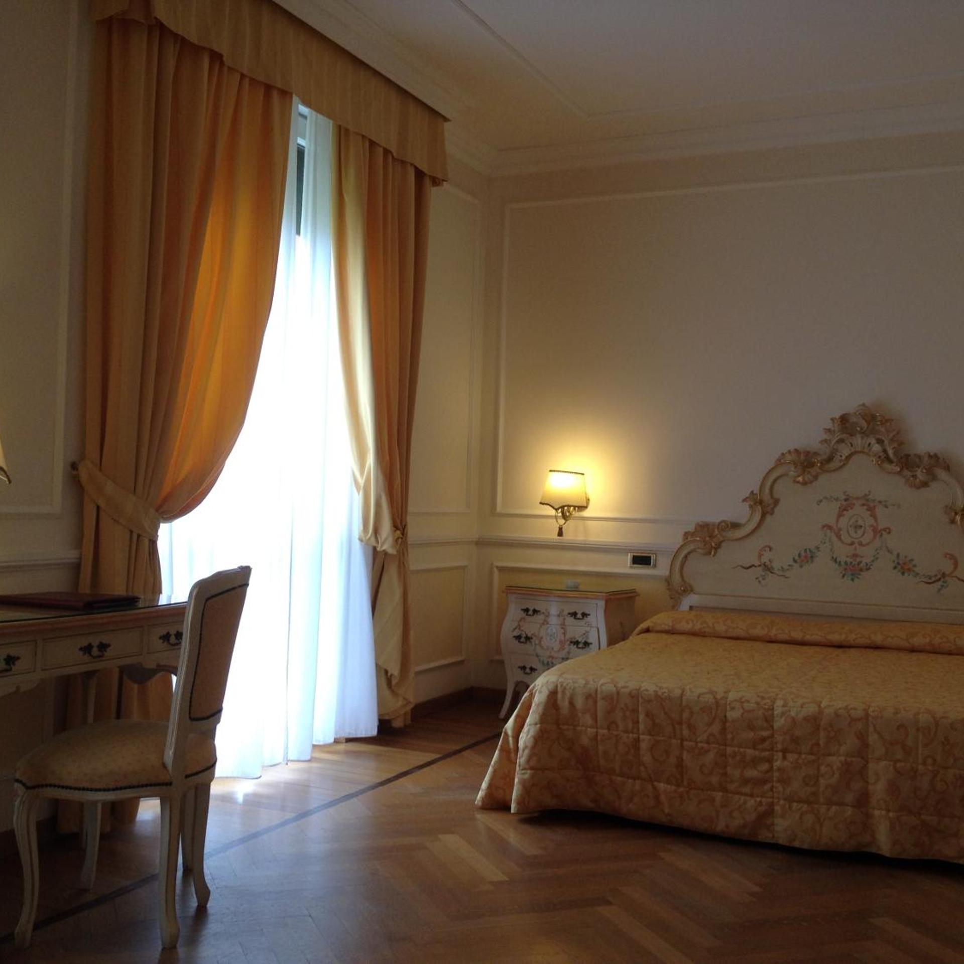 Room, Triple