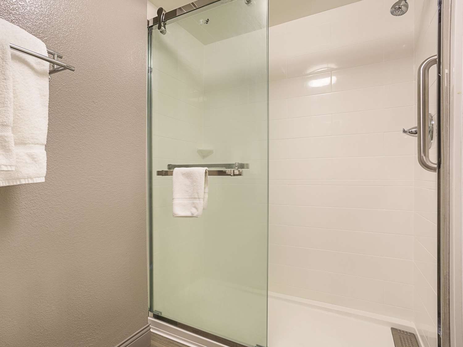 La Quinta Inn & Suites by Wyndham Baltimore BWI Airport 48/52