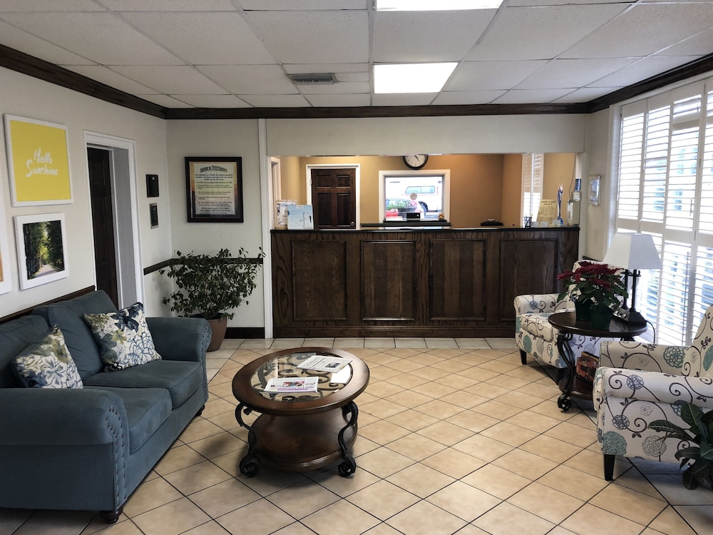 Lobby at Days Inn by Wyndham Natchez, NATCHEZ - MS