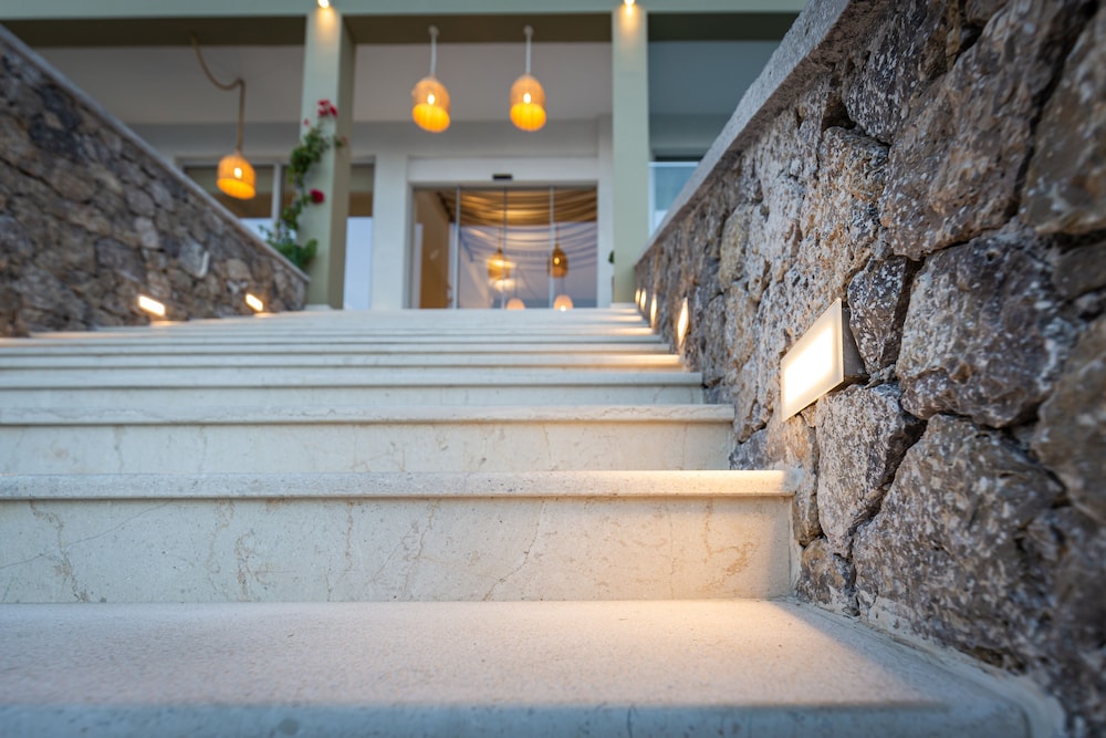 Eleals Boutique Hotel 42/46