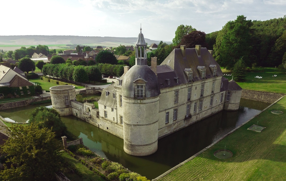 Chateau D'etoges 2/73