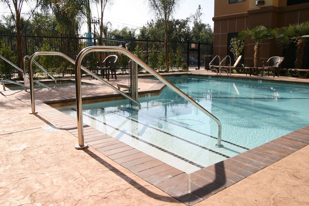 Hampton Inn Visalia 31/47