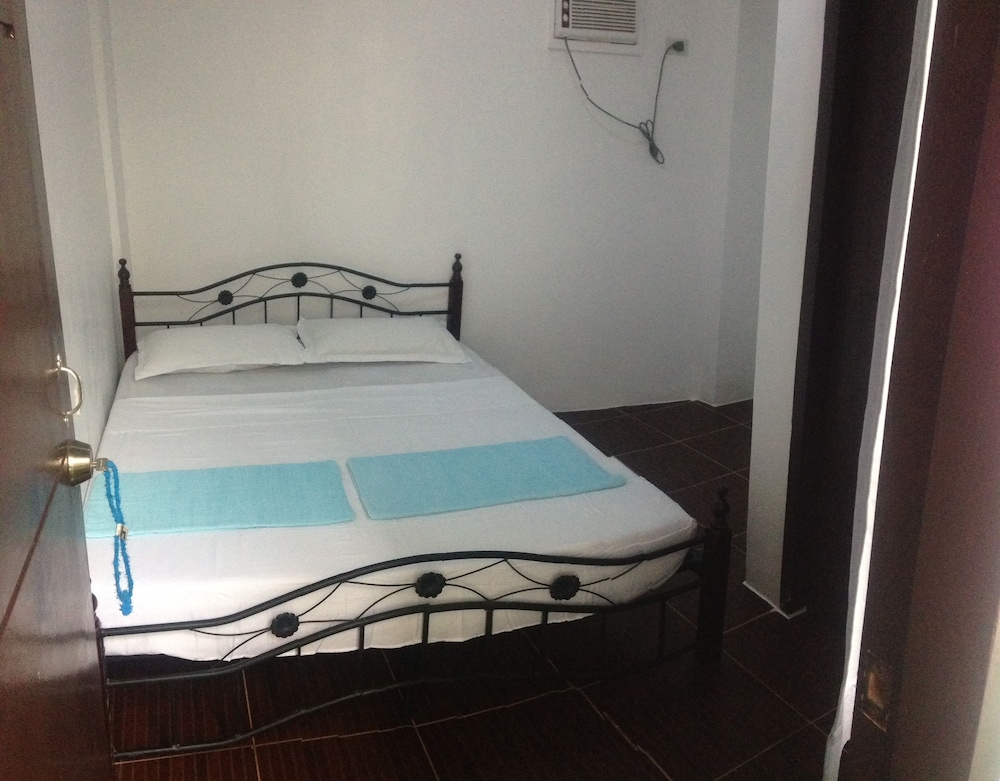 Lolas Lodge 13/59