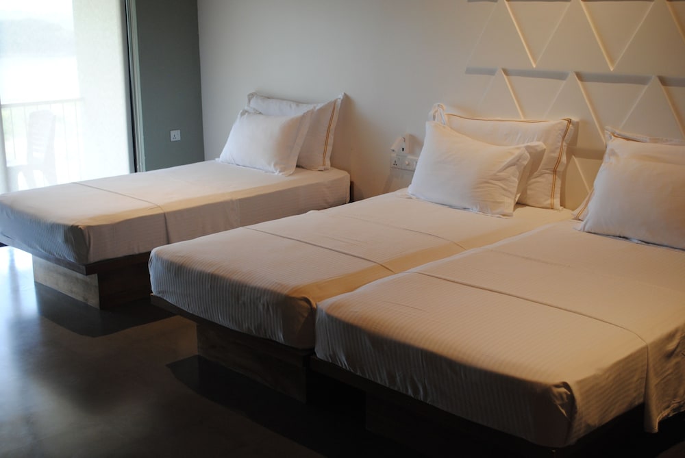 Giritale Hotel 12/50
