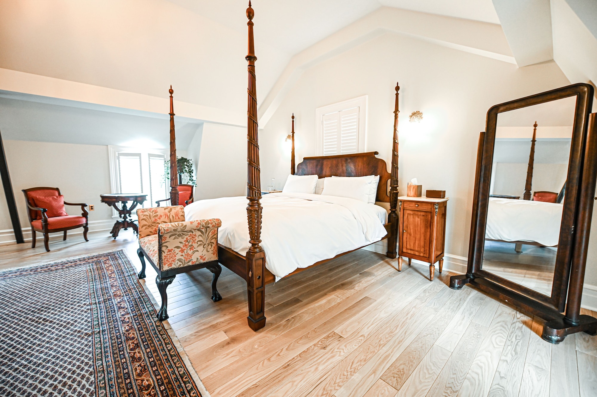 Signature, Studio, Suite, King Bed, Annex