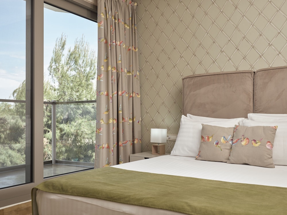 Koukounaria Hotel And Suites 16/74