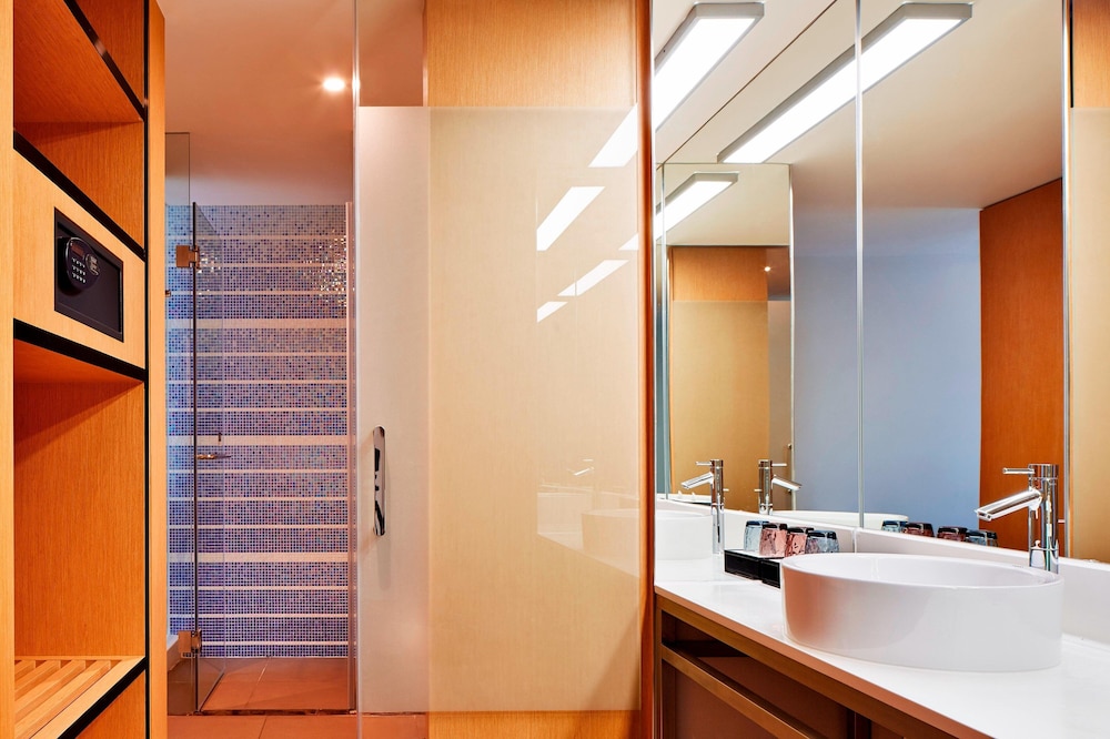 Aloft Dongguan Dynamic Town 47/48