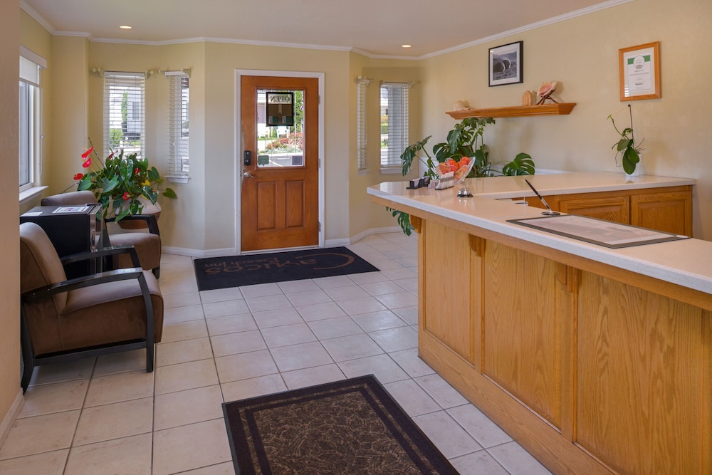 Cayucos Beach Inn 12/64