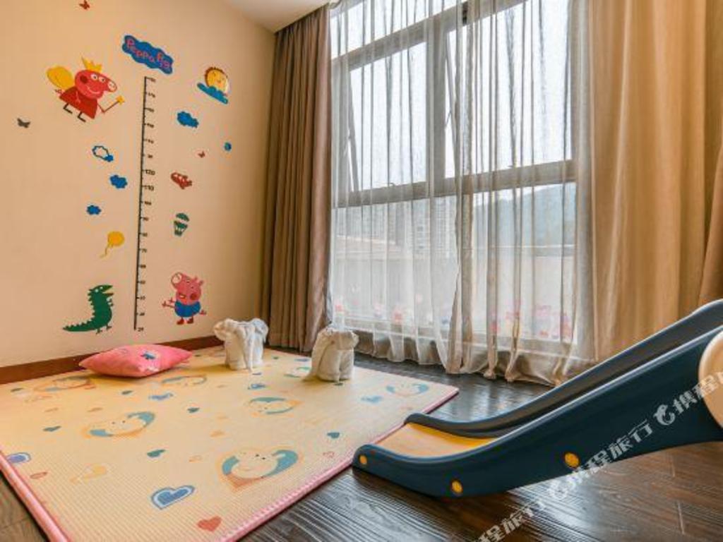 River & Holiday Rezen Hotel DaoZhen 35/40