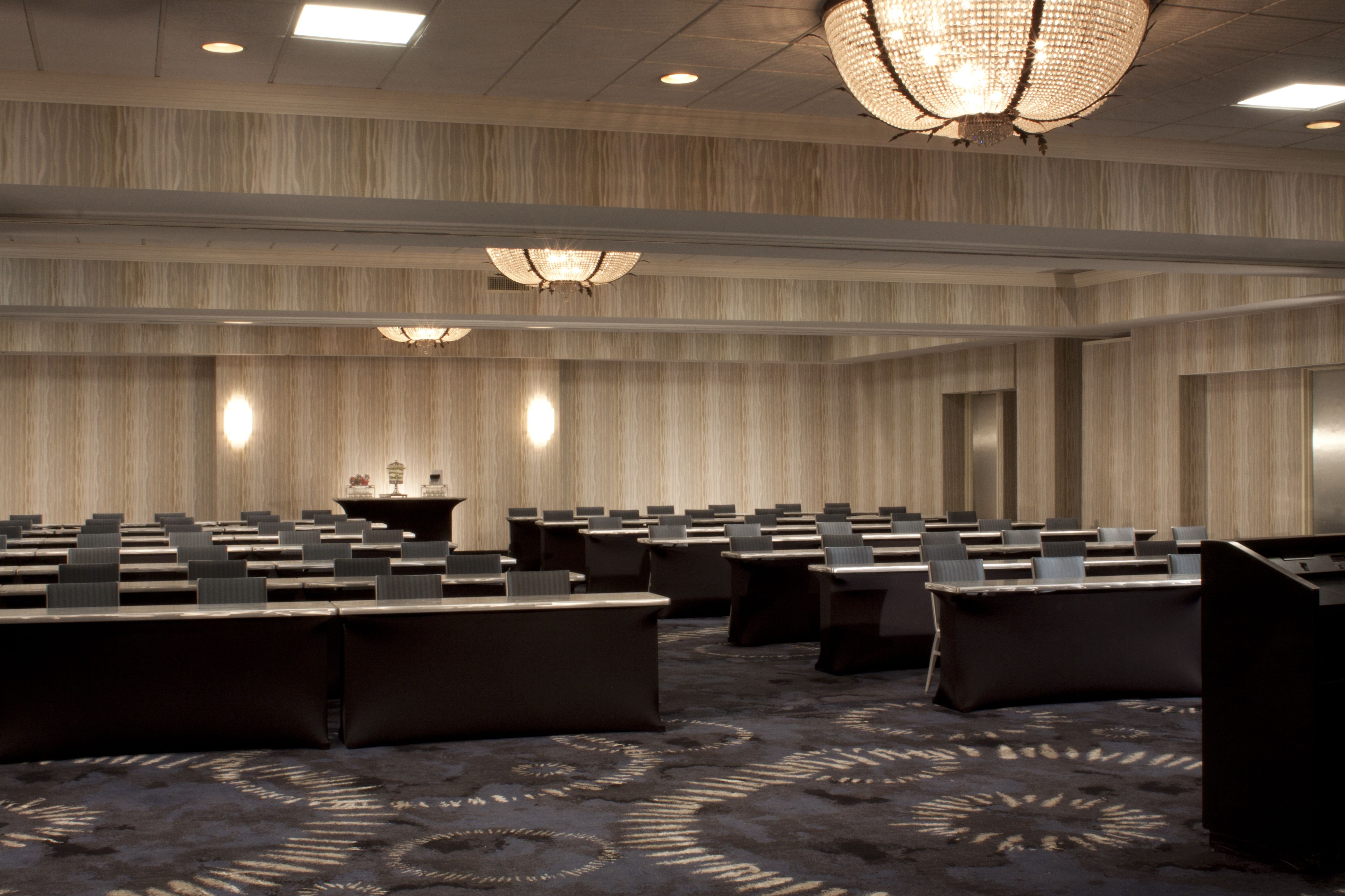 Compass Hotel Nassau Bay 65/65