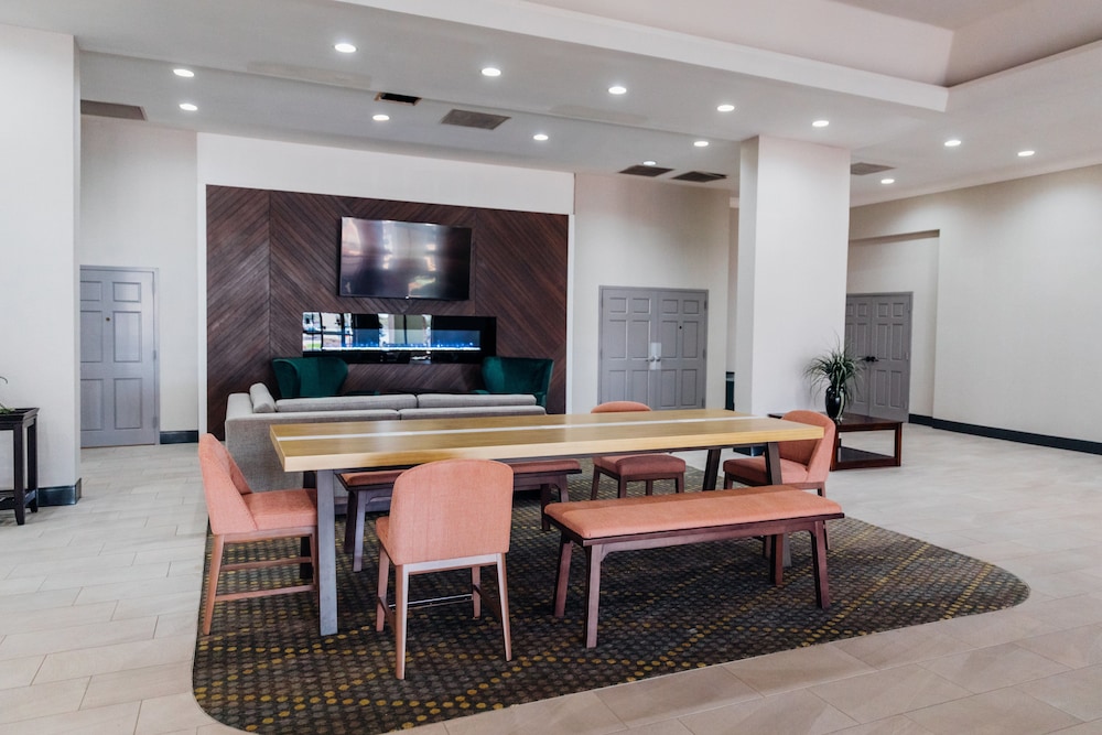 Holiday Inn Hotel Suites Phoenix Mesa Chandler 41/56