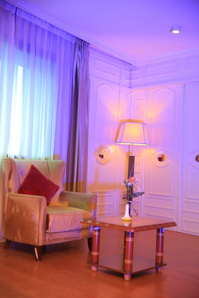 Inter Luxury Hotel 49/75