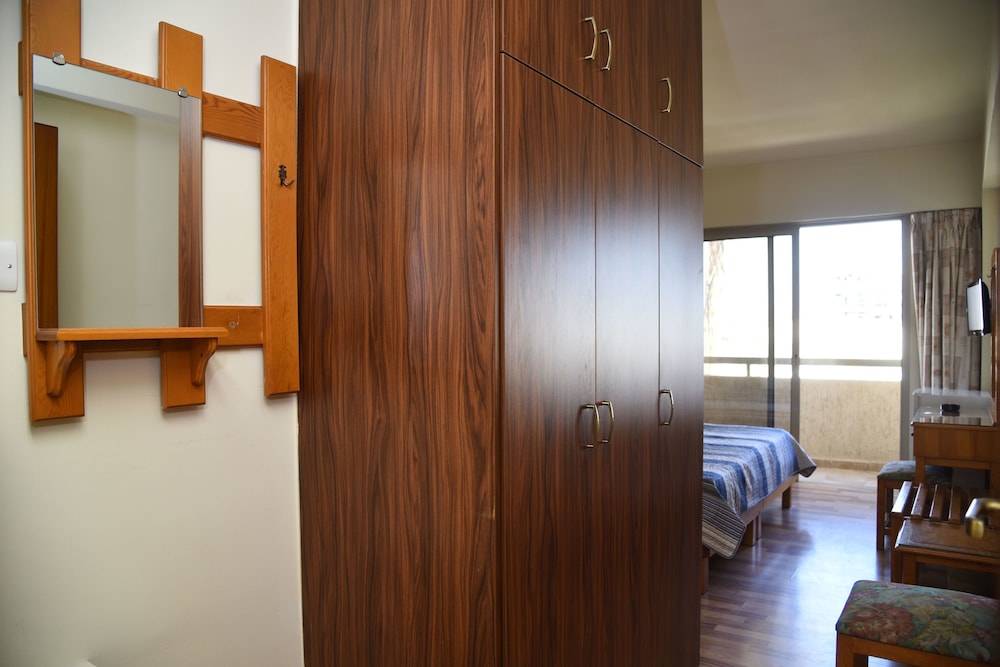 Elysso Hotel 35/60