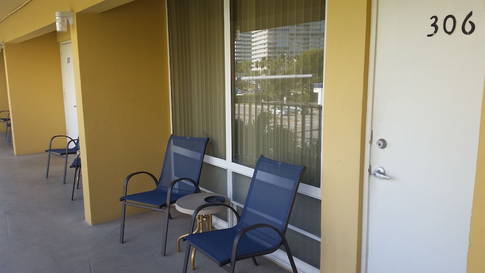 Ocean Mile Hotel 16/65