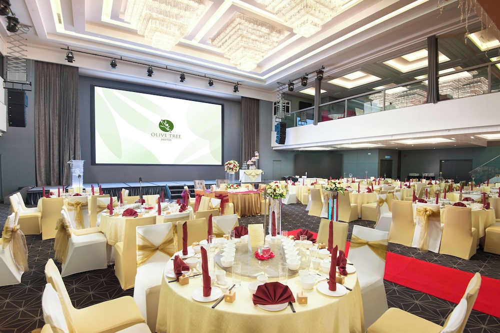 Olive Tree Hotel 58/63