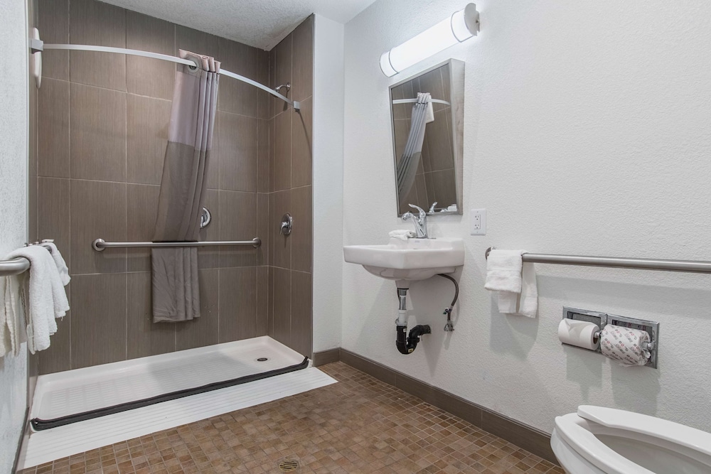 Motel6 Bakersfield, CA - Central 44/44