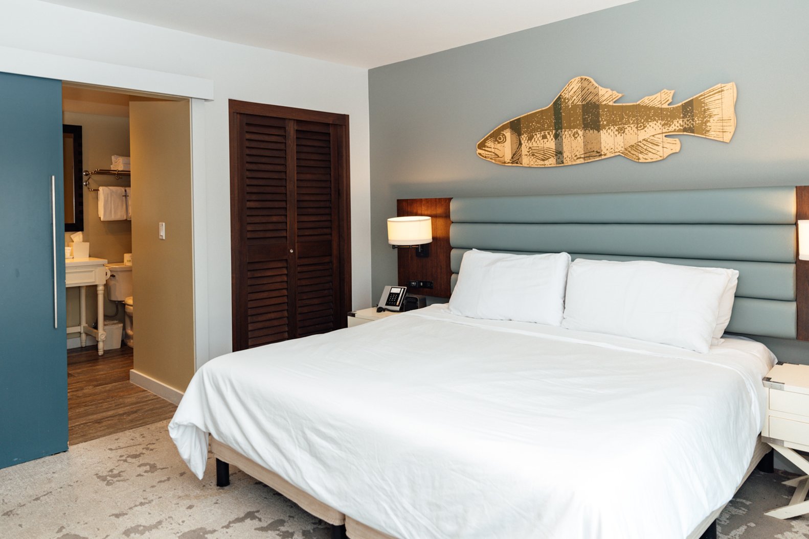 Lakehouse Hotel and Resort 35/100