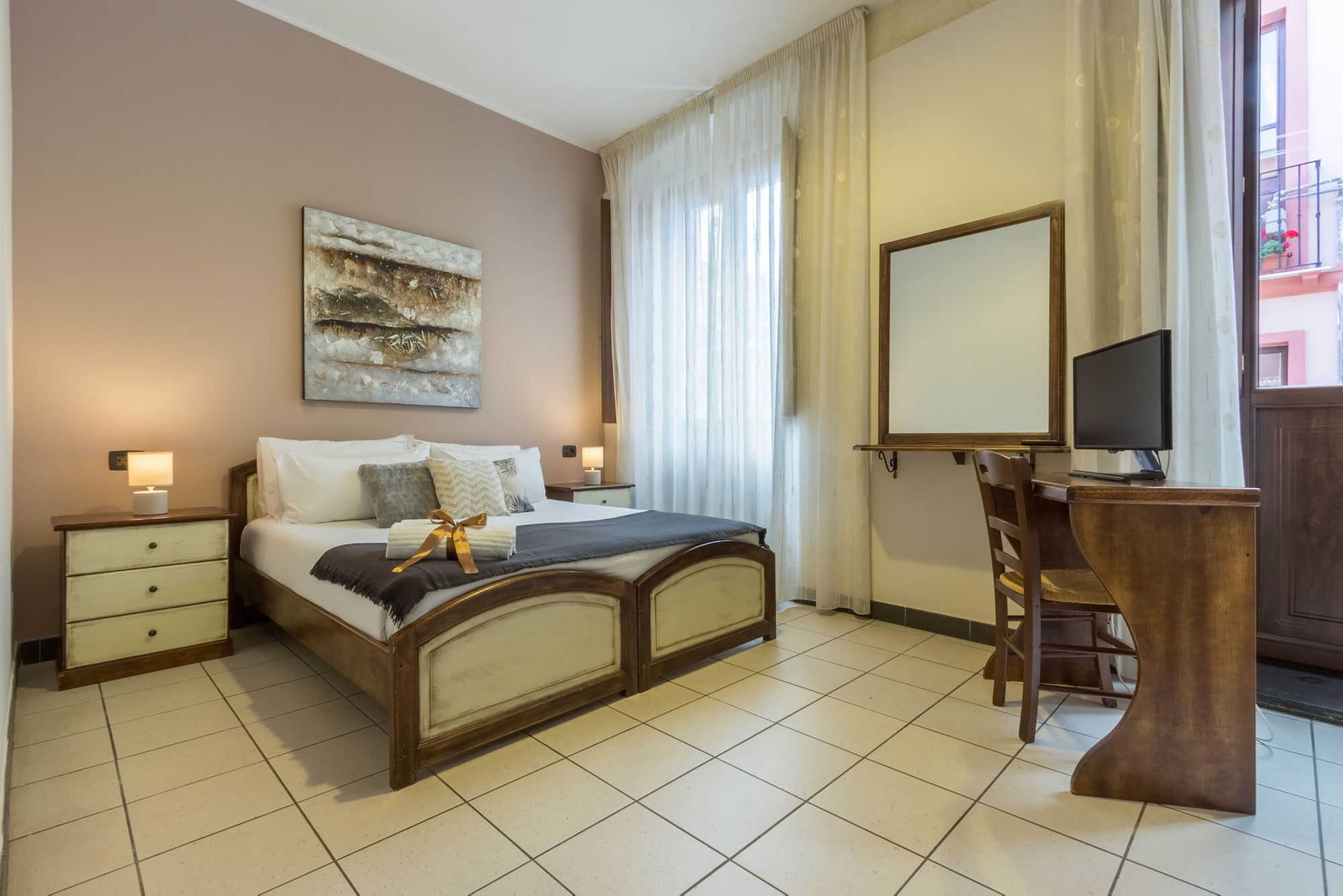 SUPERIOR, DOUBLE OR TWIN BED